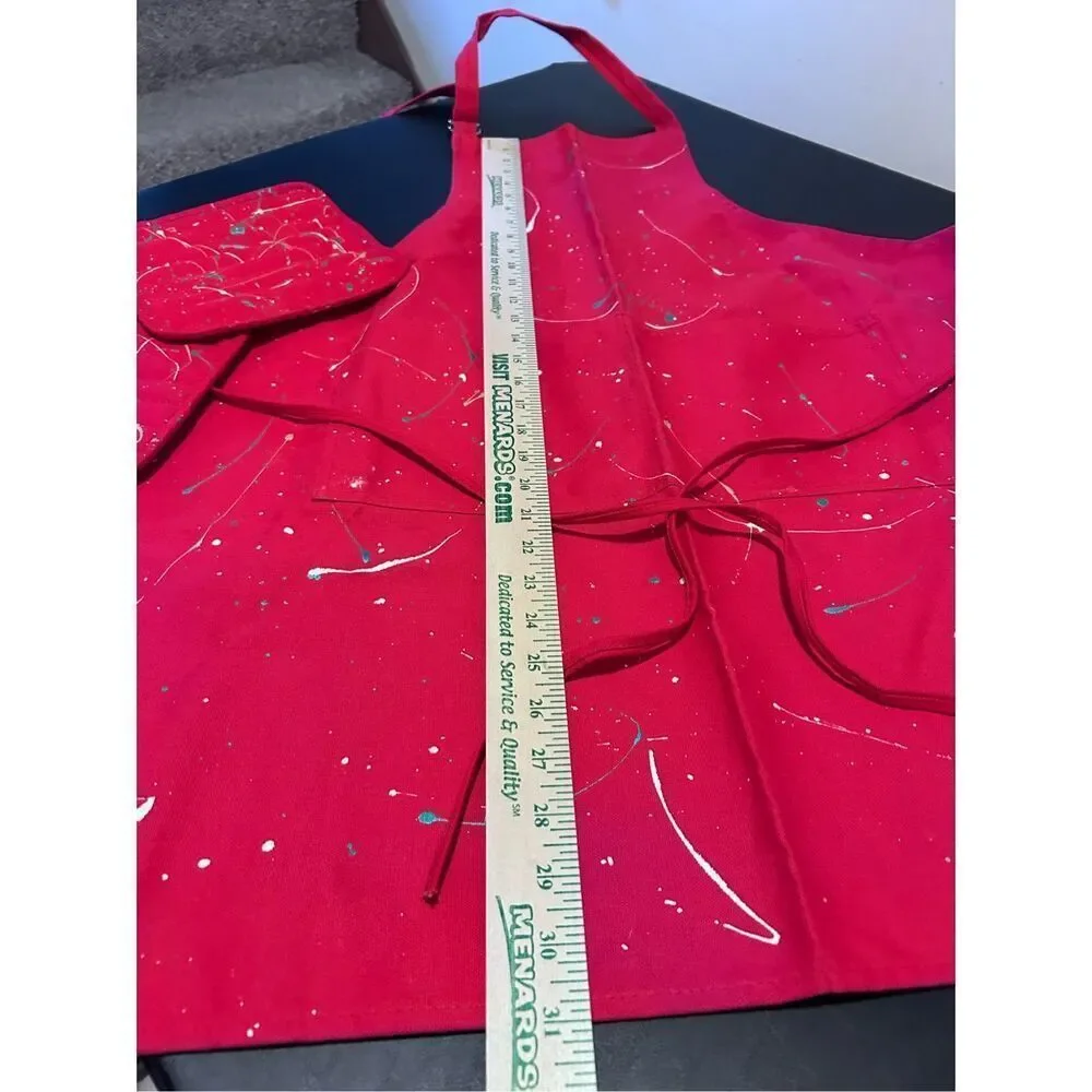 Red Printed Holiday Christmas Apron Matching Hotpads Large Pockets Adj Neck USA